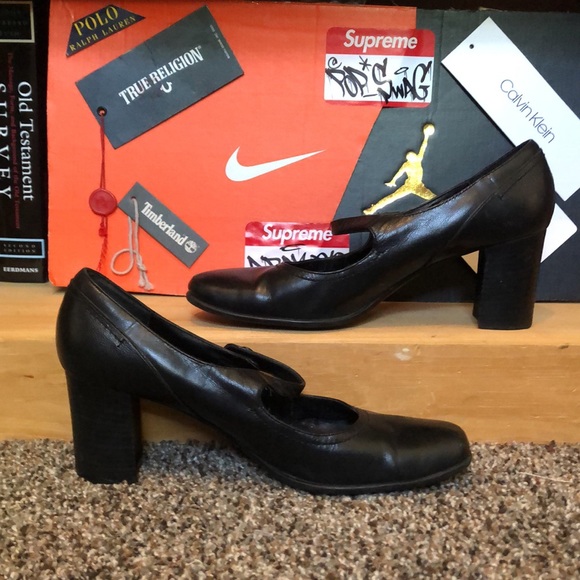 KELLY & KATIE-‘Colony’ black slip on heels w/strap - Picture 3 of 9